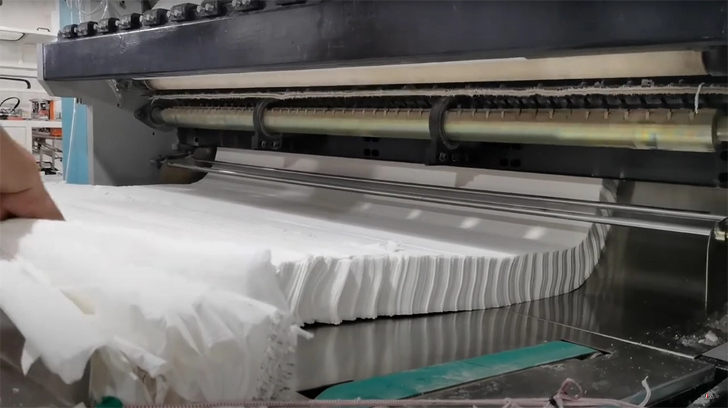 How to Find a Reliable Napkin Tissue Folding Machine When Start Bussiness of Making Napkin