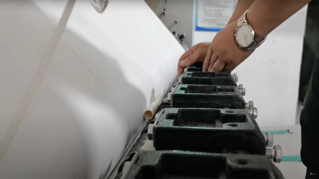 Here Is a Newly Design Paper Napkin Folding Machine for Paper Napkin Factories